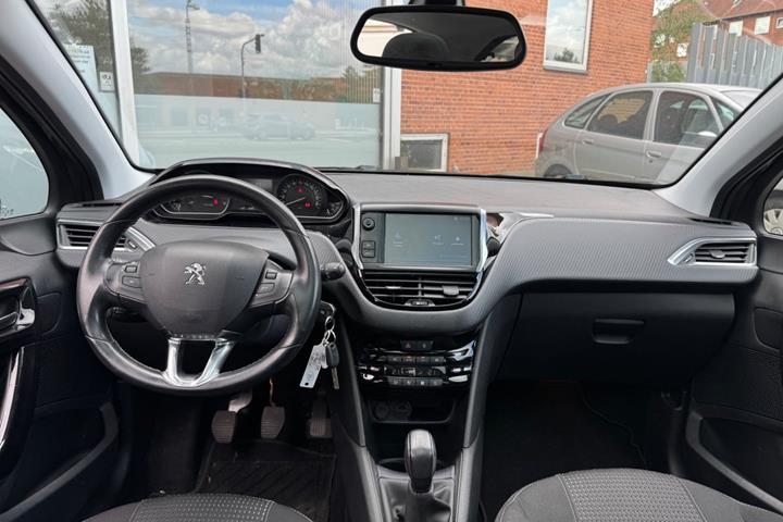 Grå Peugeot 208 fra 2018