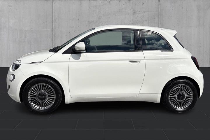 Hvid Fiat 500e fra 2023