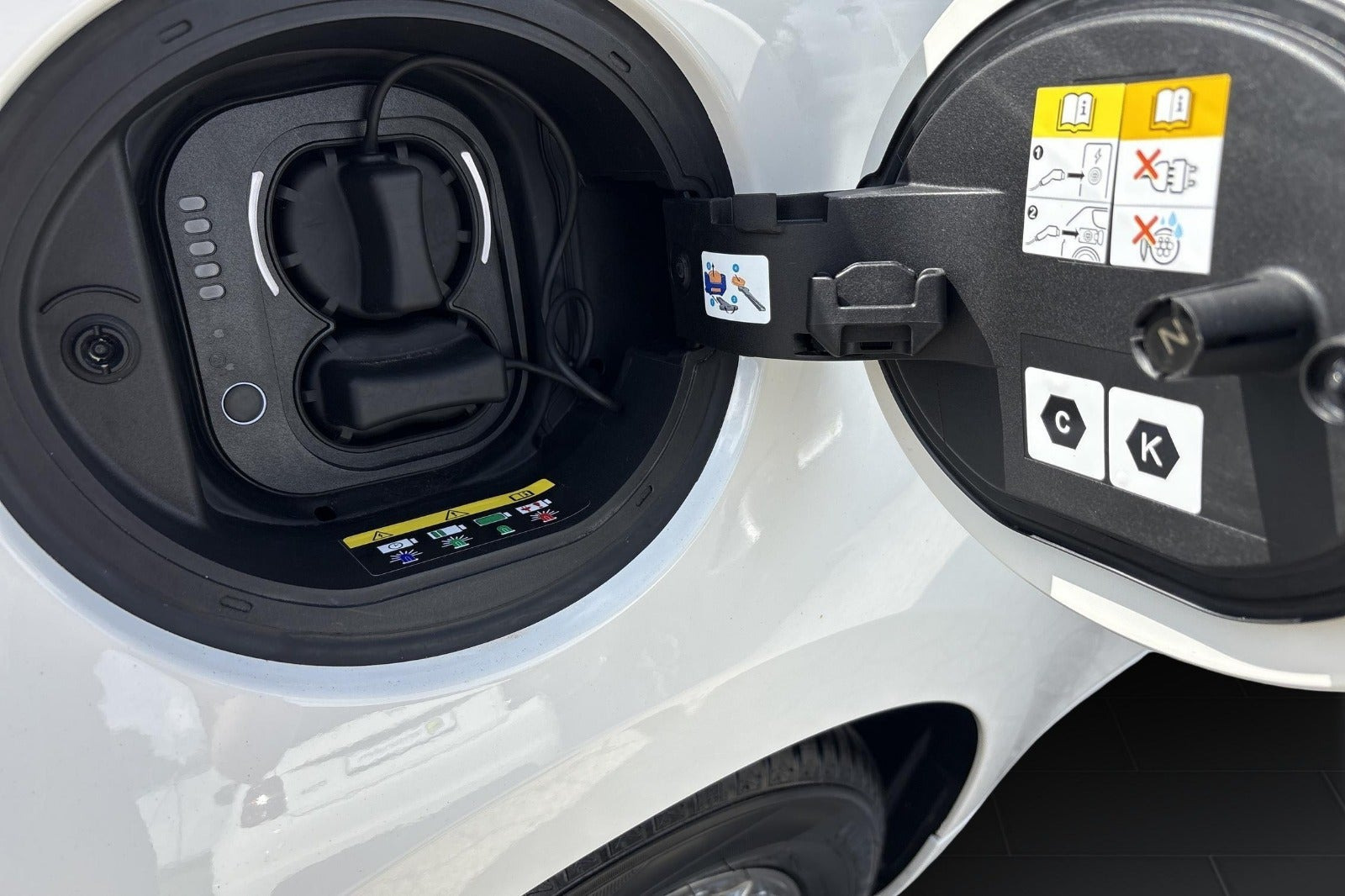 Hvid Fiat 500e fra 2023