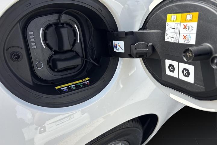 Hvid Fiat 500e fra 2023