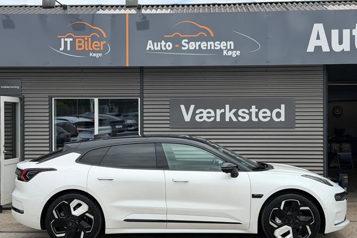 Hvid Zeekr 001 fra 2024
