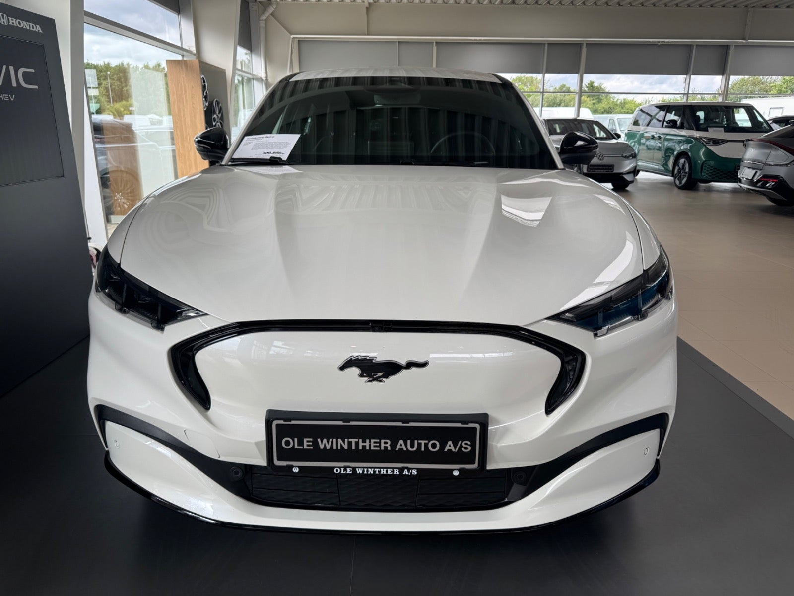 Hvid Ford Mustang Mach-E fra 2025