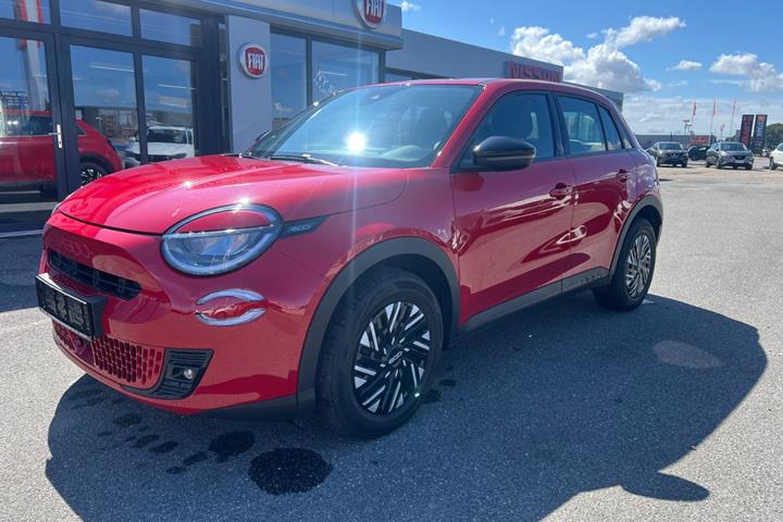 Rød Fiat 600e fra 2024