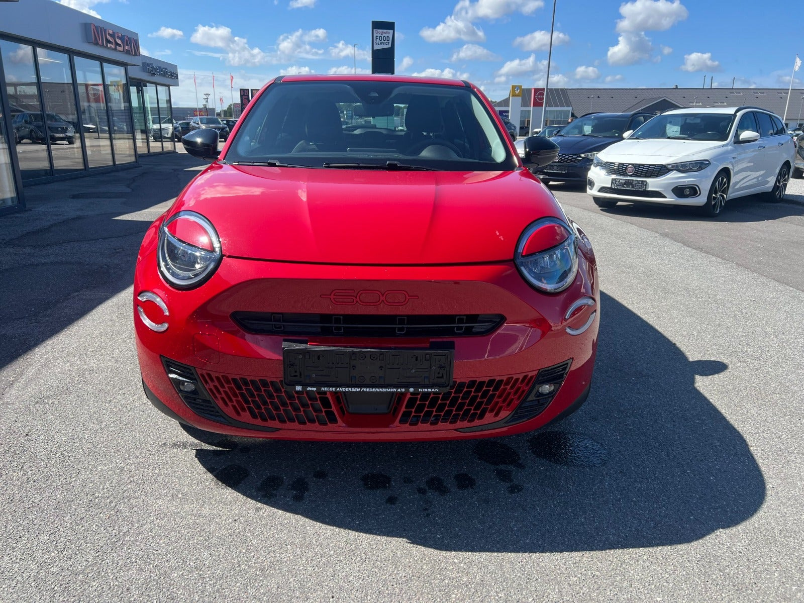 Rød Fiat 600e fra 2024