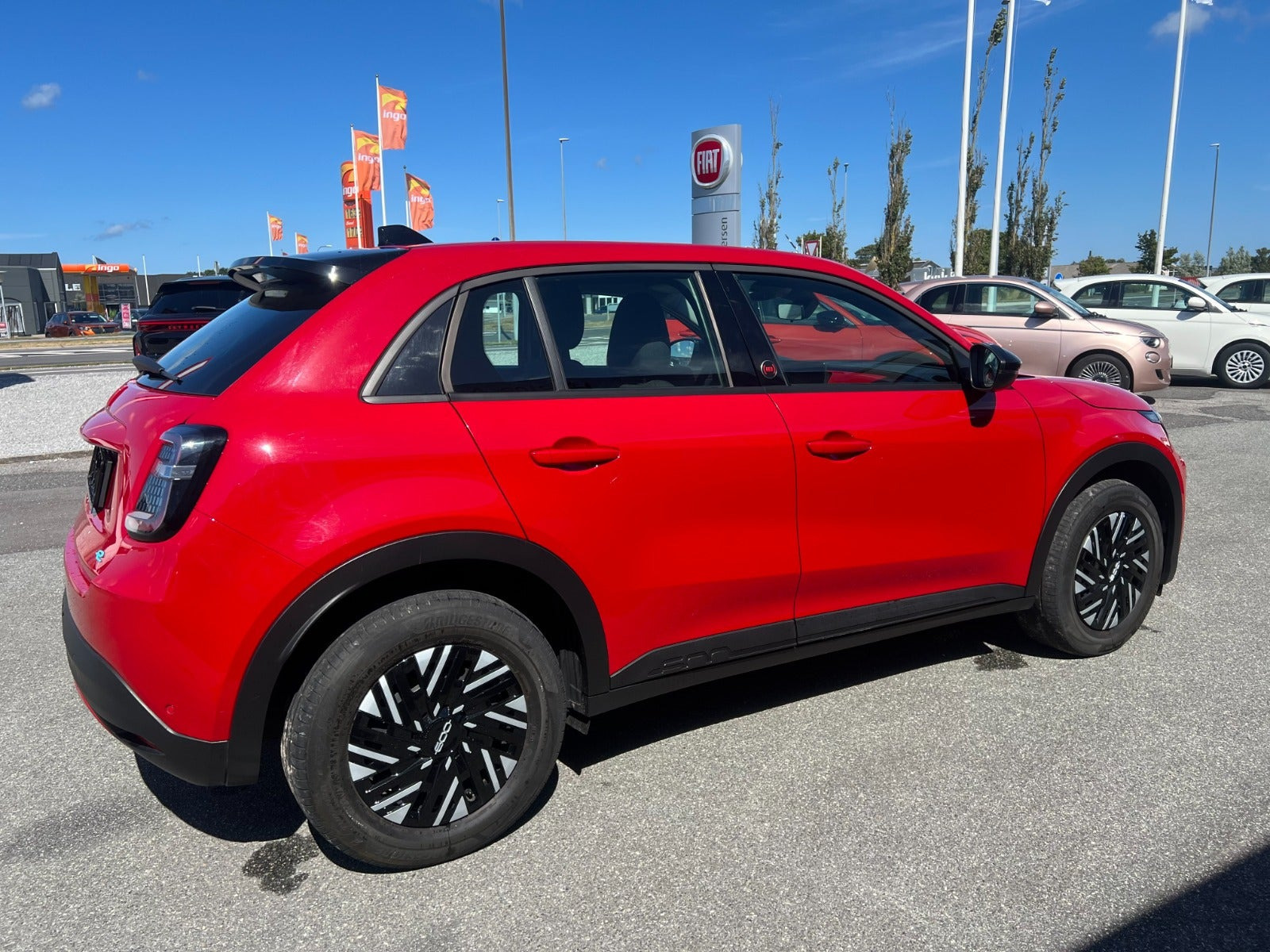 Rød Fiat 600e fra 2024