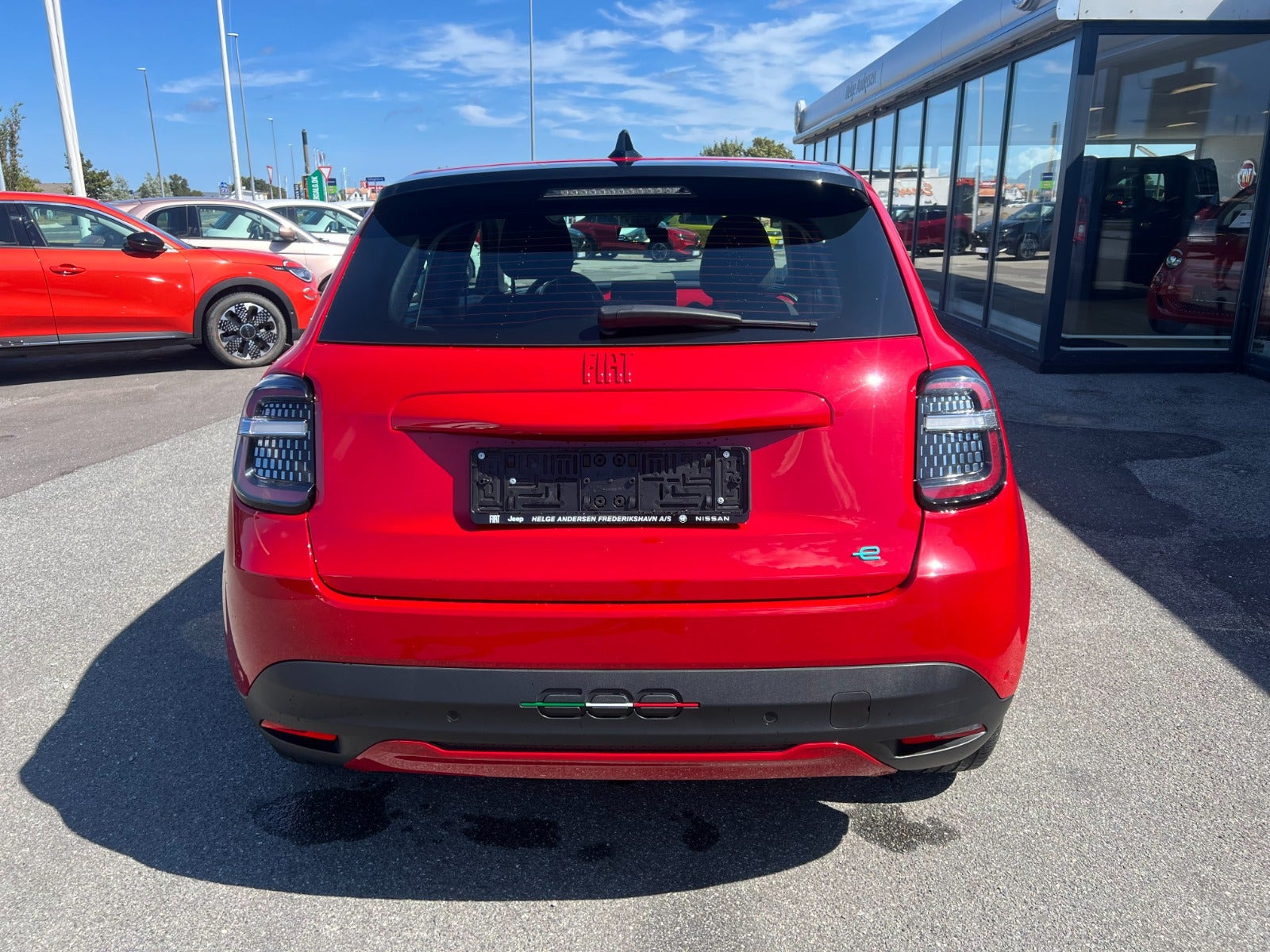 Rød Fiat 600e fra 2024
