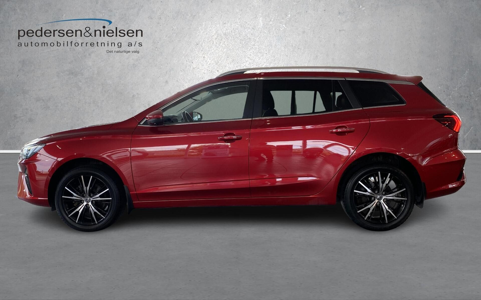 Rød MG MG5 Electric fra 2023