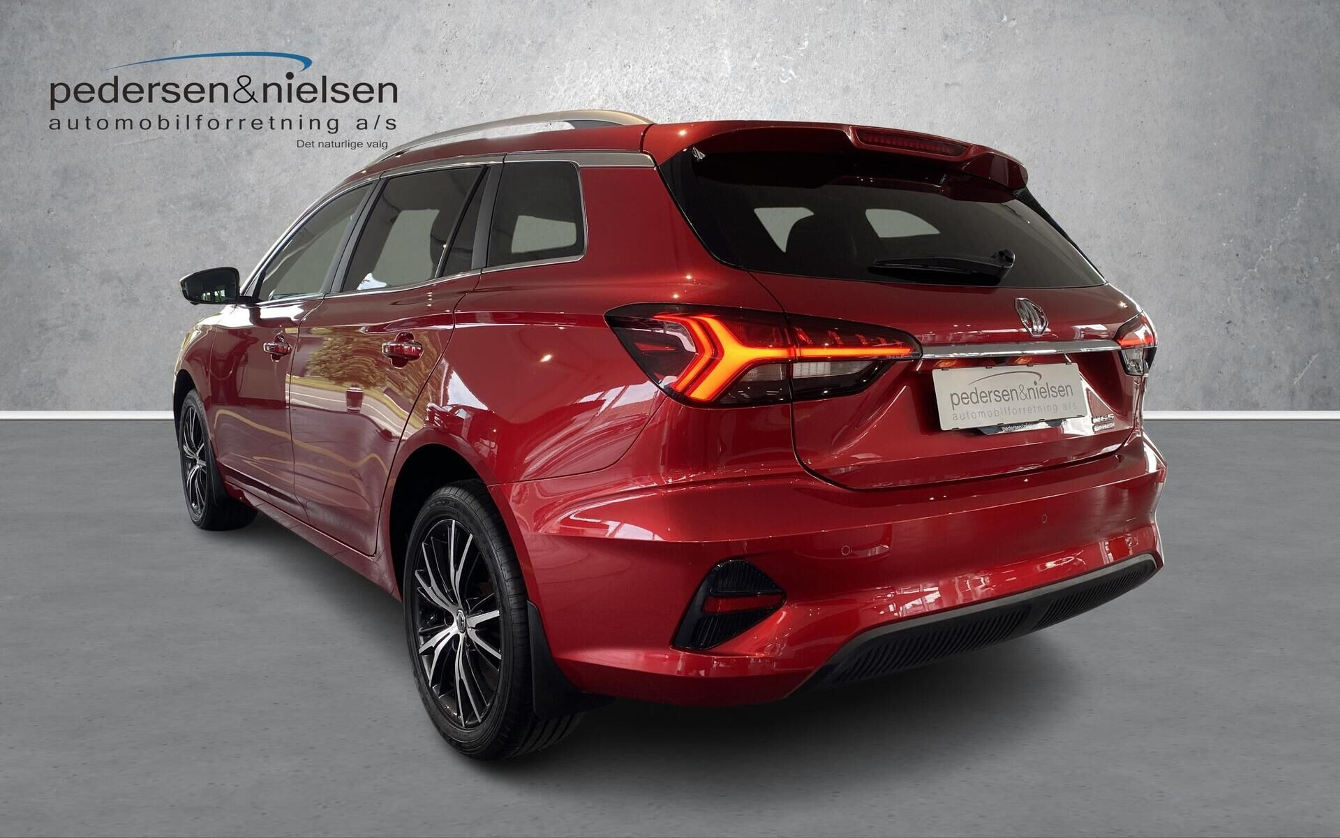 Rød MG MG5 Electric fra 2023