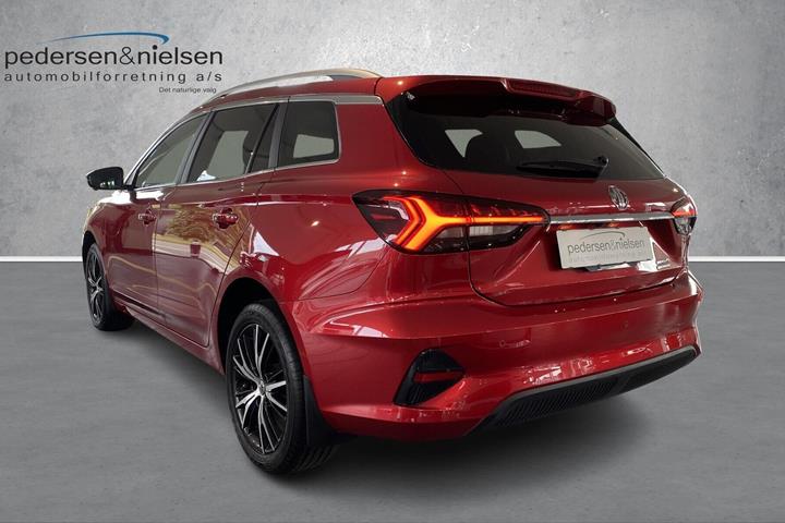 Rød MG MG5 Electric fra 2023