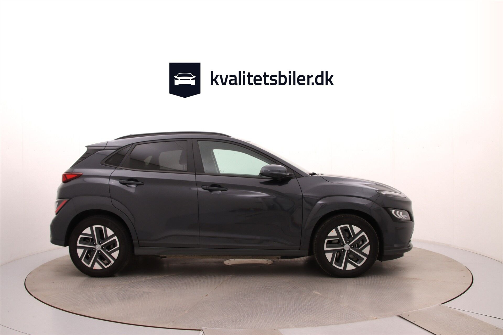 Grå Hyundai Kona fra 2023
