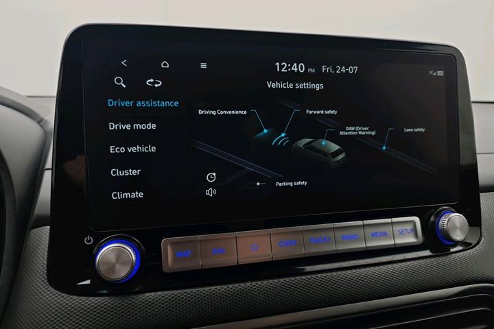 Grå Hyundai Kona fra 2023