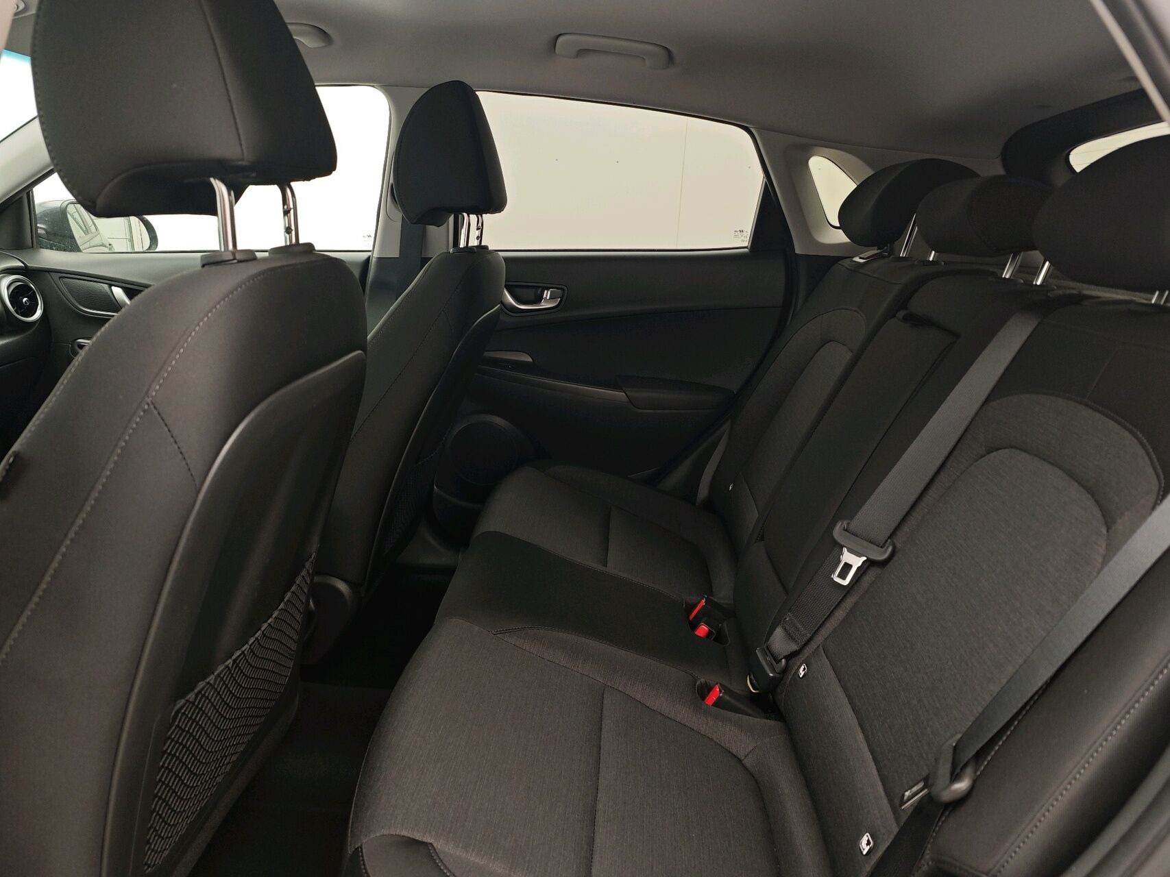 Grå Hyundai Kona fra 2023