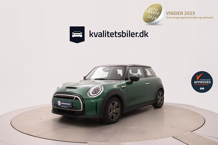 Grøn Mini Cooper fra 2022 set udefra