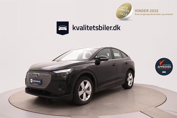Sort Audi Q4 fra 2024 set udefra