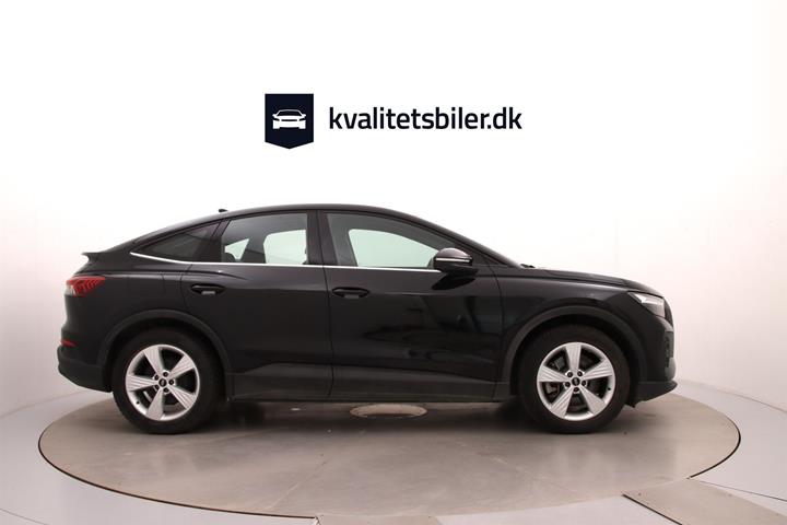 Sort Audi Q4 fra 2024