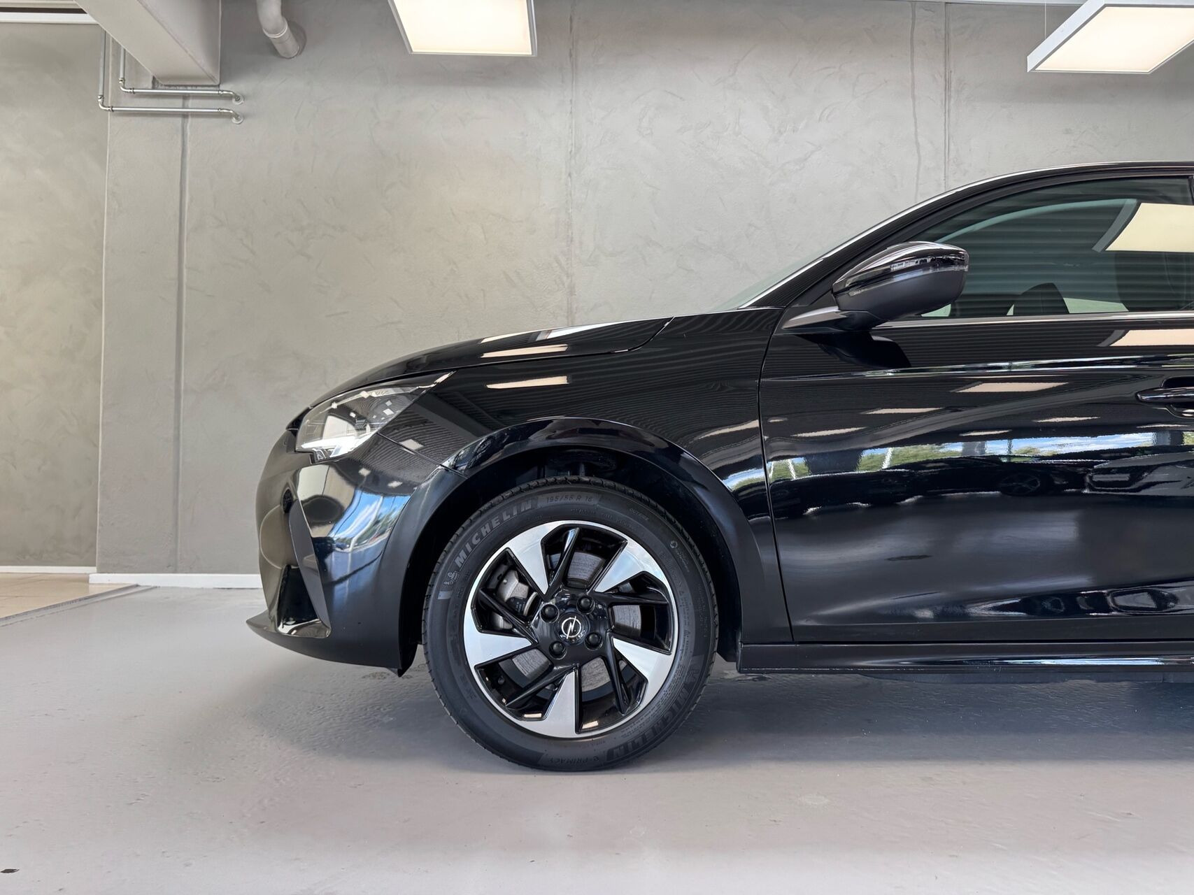 Sort Opel Corsa-e fra 2023