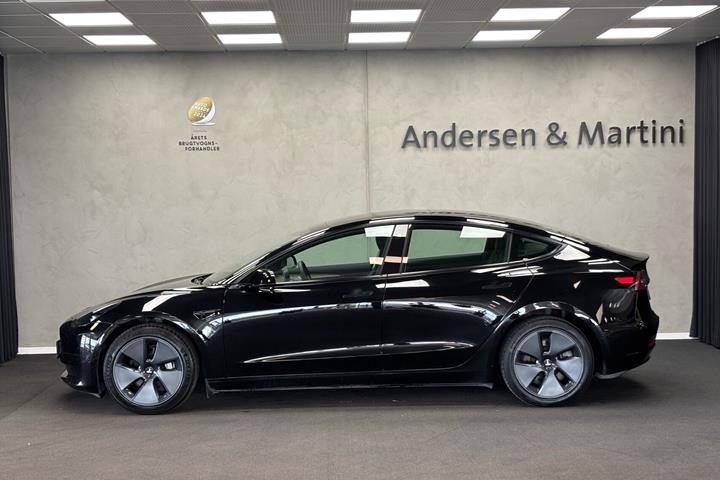 Sort Tesla Model 3 fra 2022