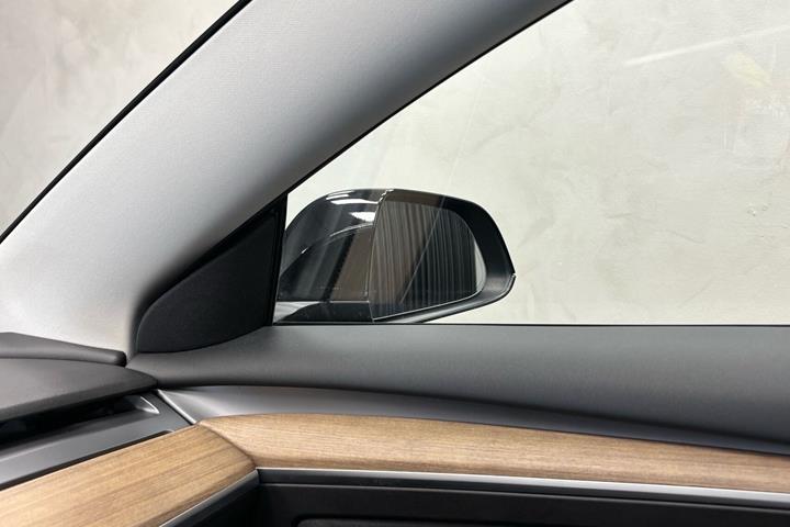 Sort Tesla Model 3 fra 2022