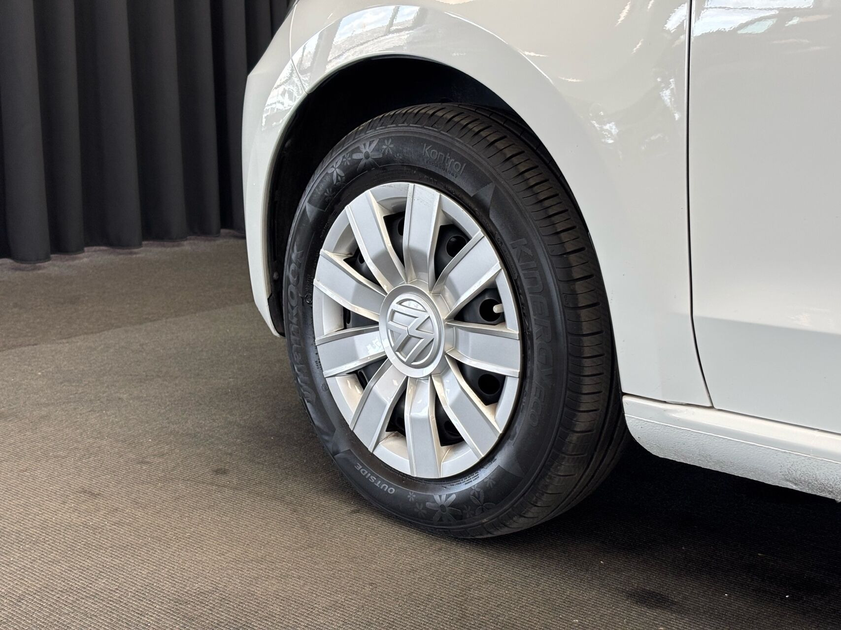 Hvid VW e-up fra 2021