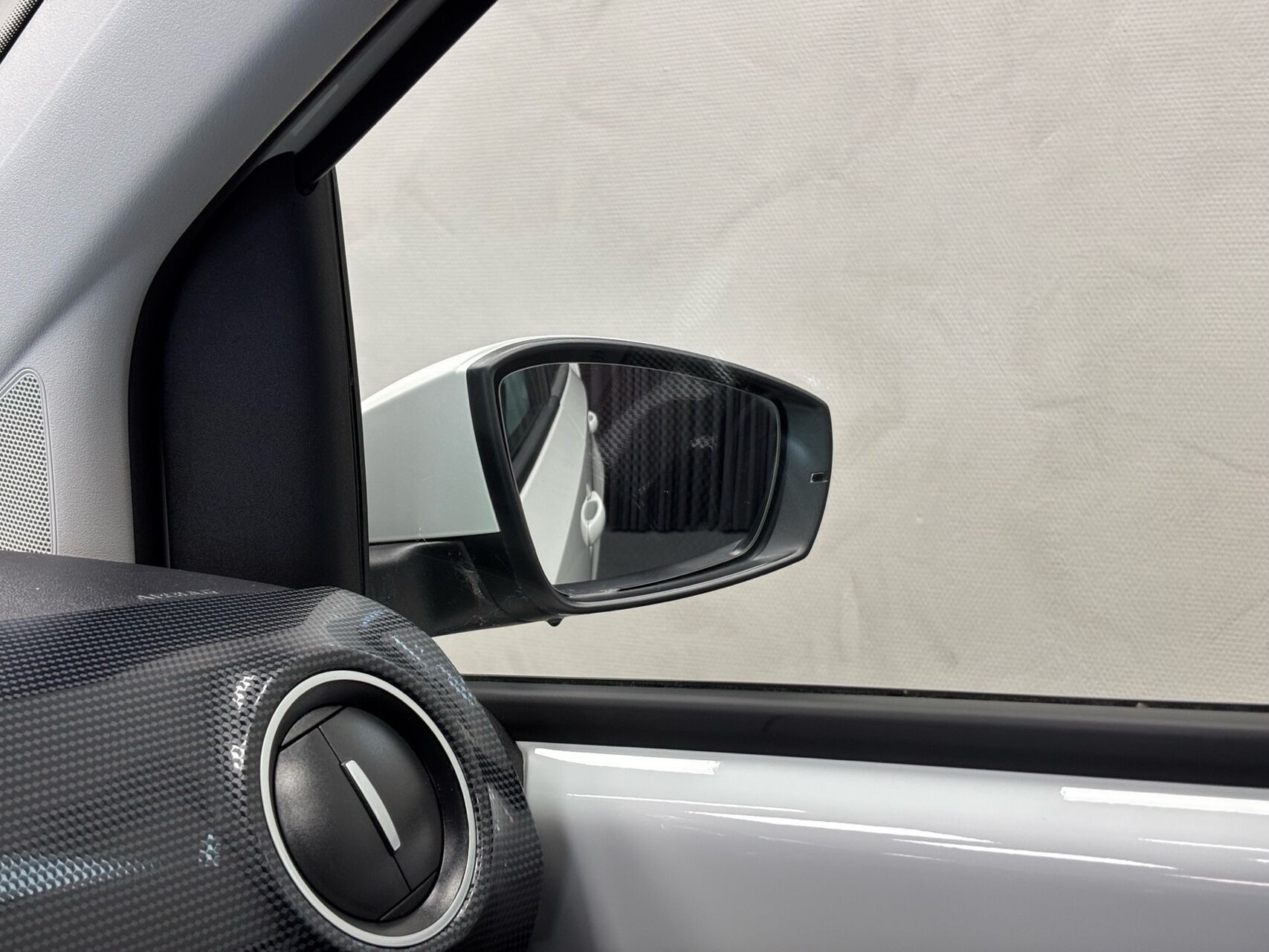 Hvid VW e-up fra 2021
