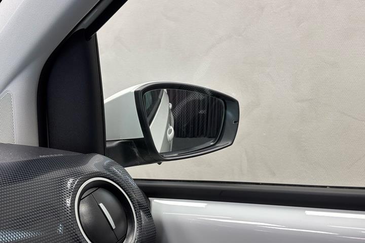 Hvid VW e-up fra 2021