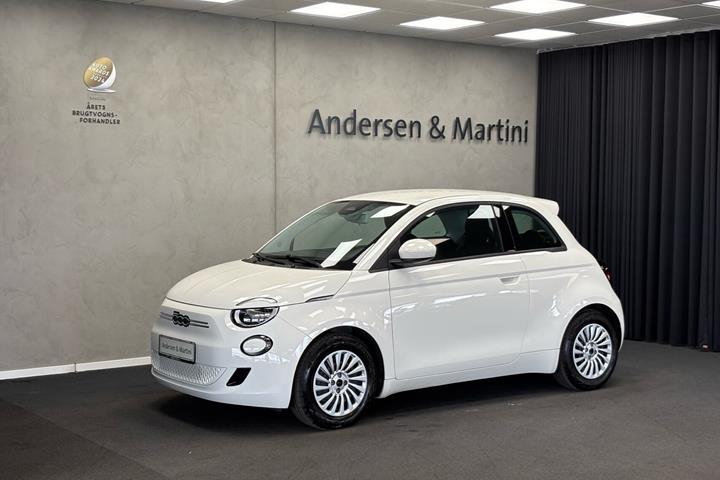 Hvid Fiat 500e fra 2023
