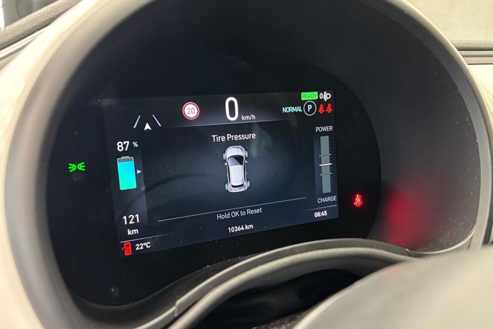 Hvid Fiat 500e fra 2023