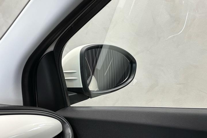 Hvid Fiat 500e fra 2023