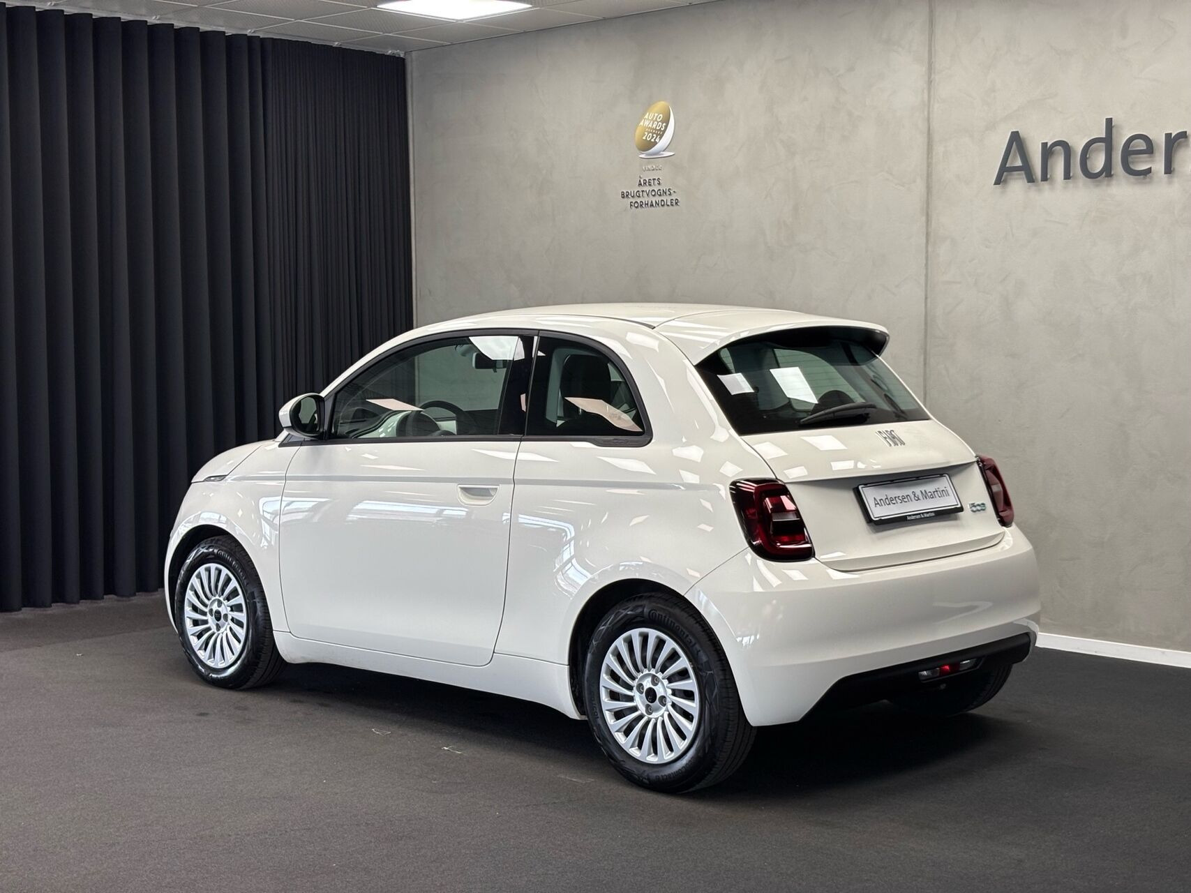 Hvid Fiat 500e fra 2023