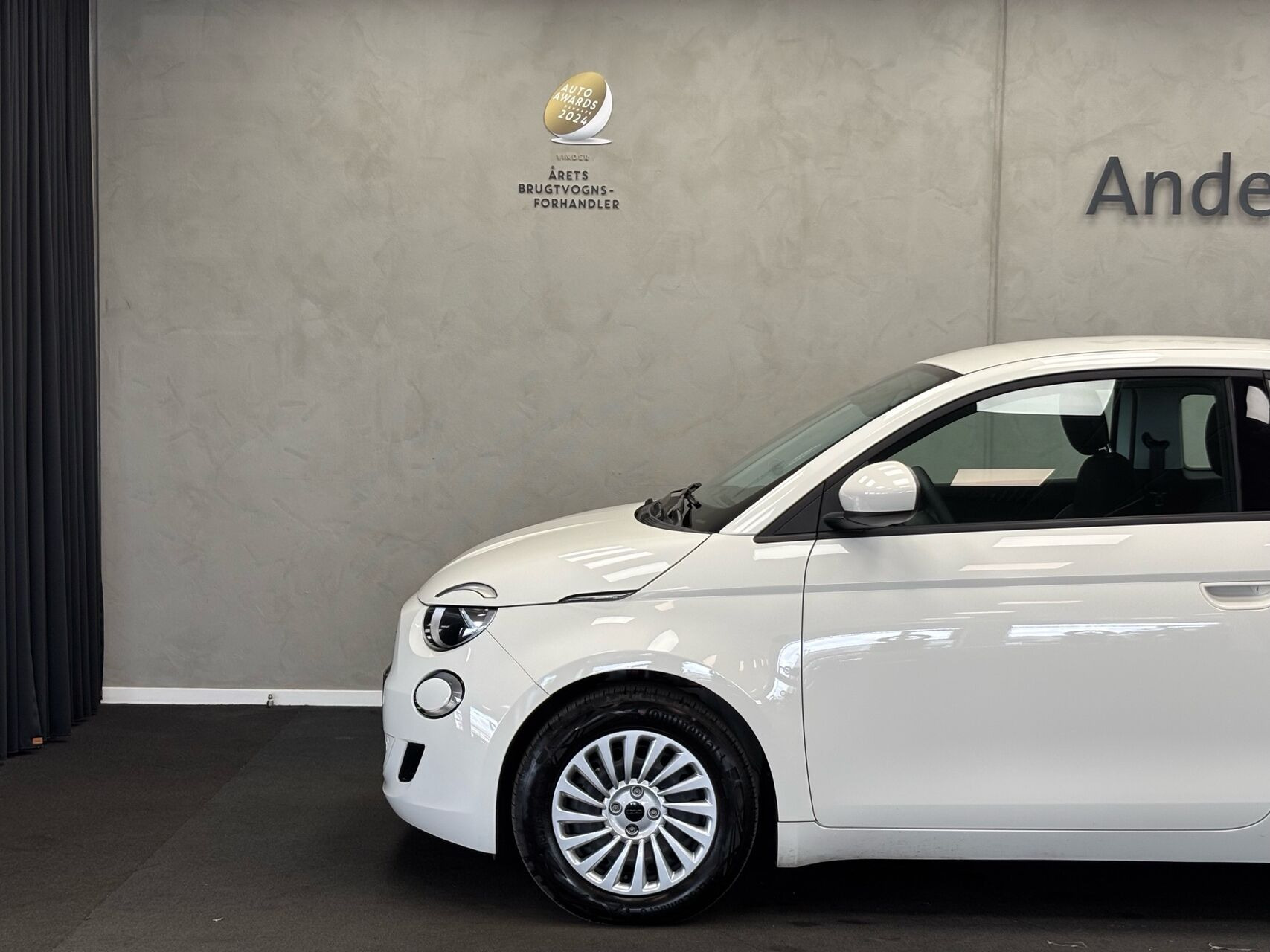 Hvid Fiat 500e fra 2023