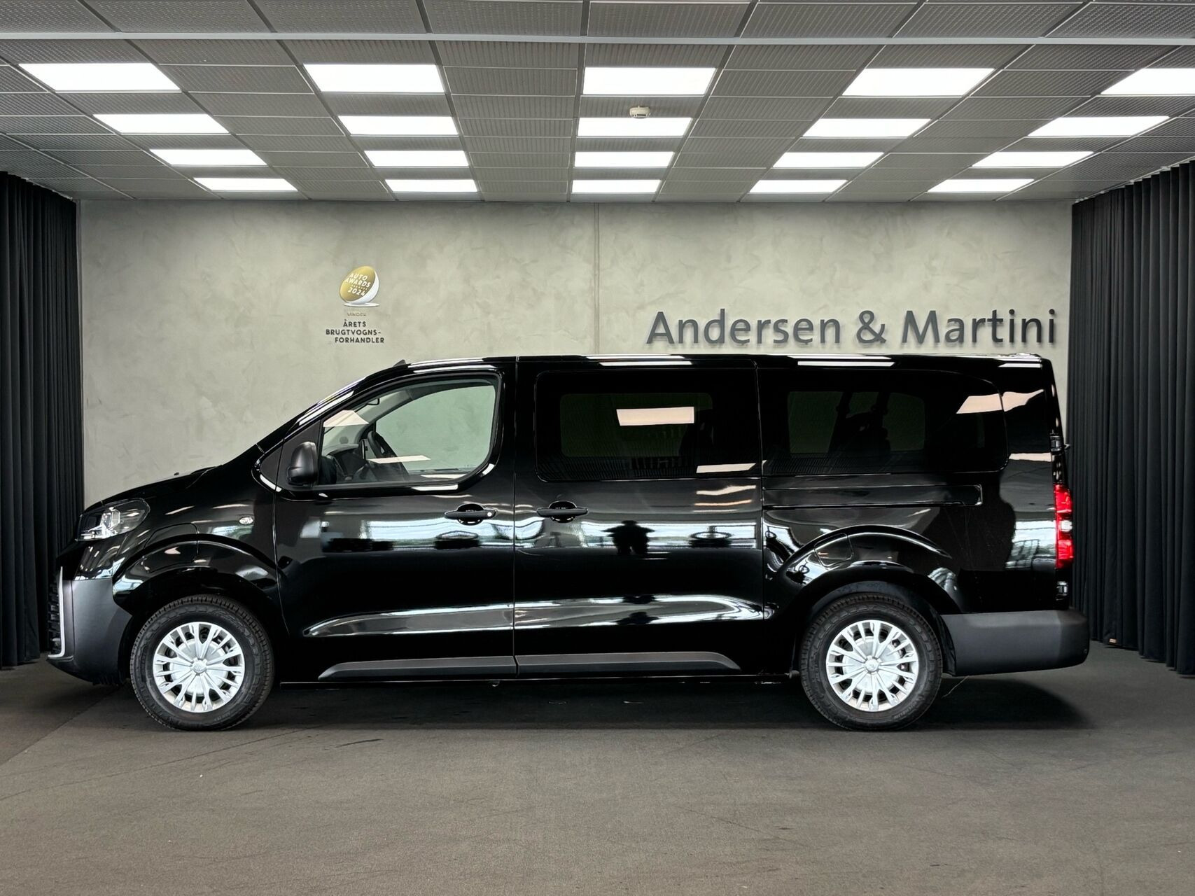 Sort Toyota Proace Verso Electric fra 2024