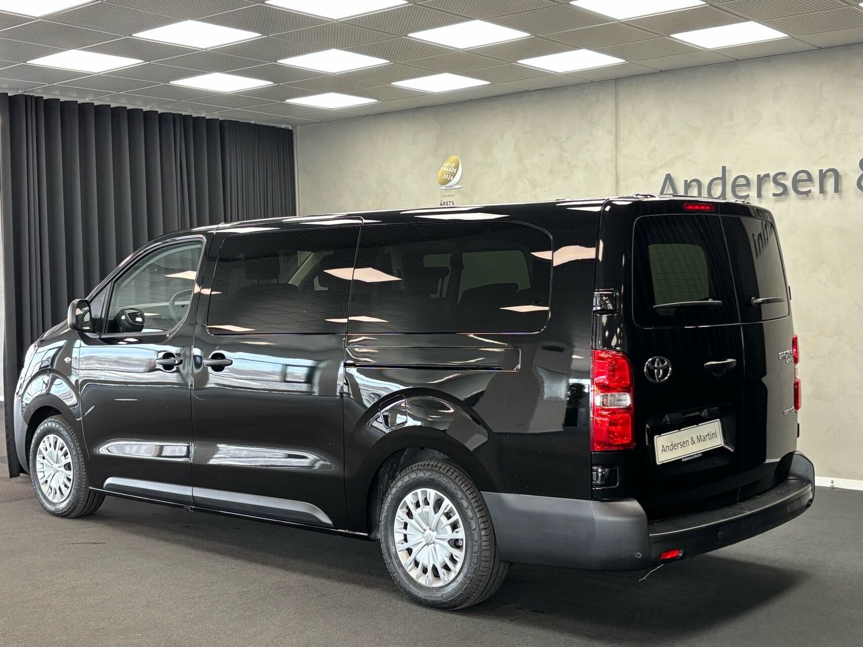 Sort Toyota Proace Verso Electric fra 2024