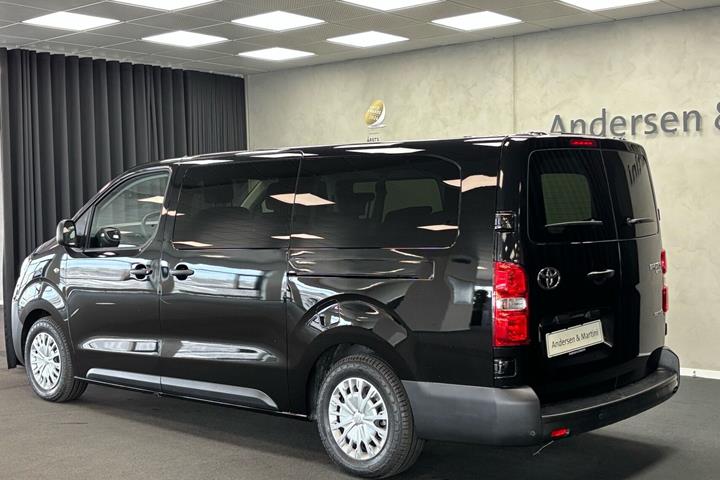 Sort Toyota Proace Verso Electric fra 2024