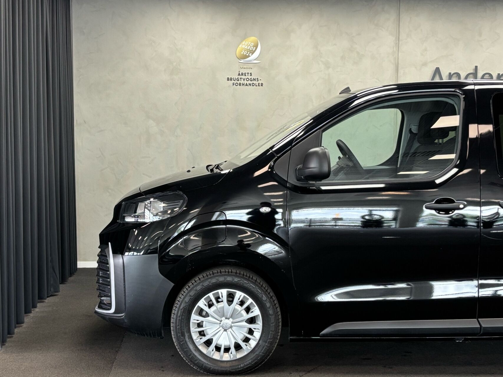 Sort Toyota Proace Verso Electric fra 2024