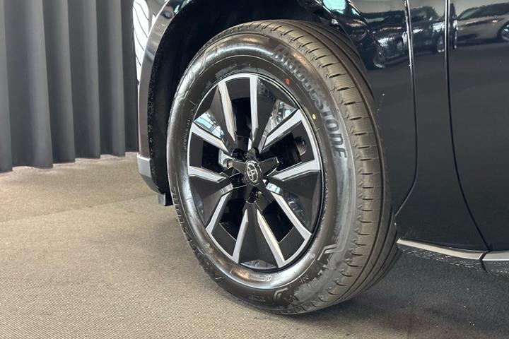 Sort Toyota BZ4X fra 2026