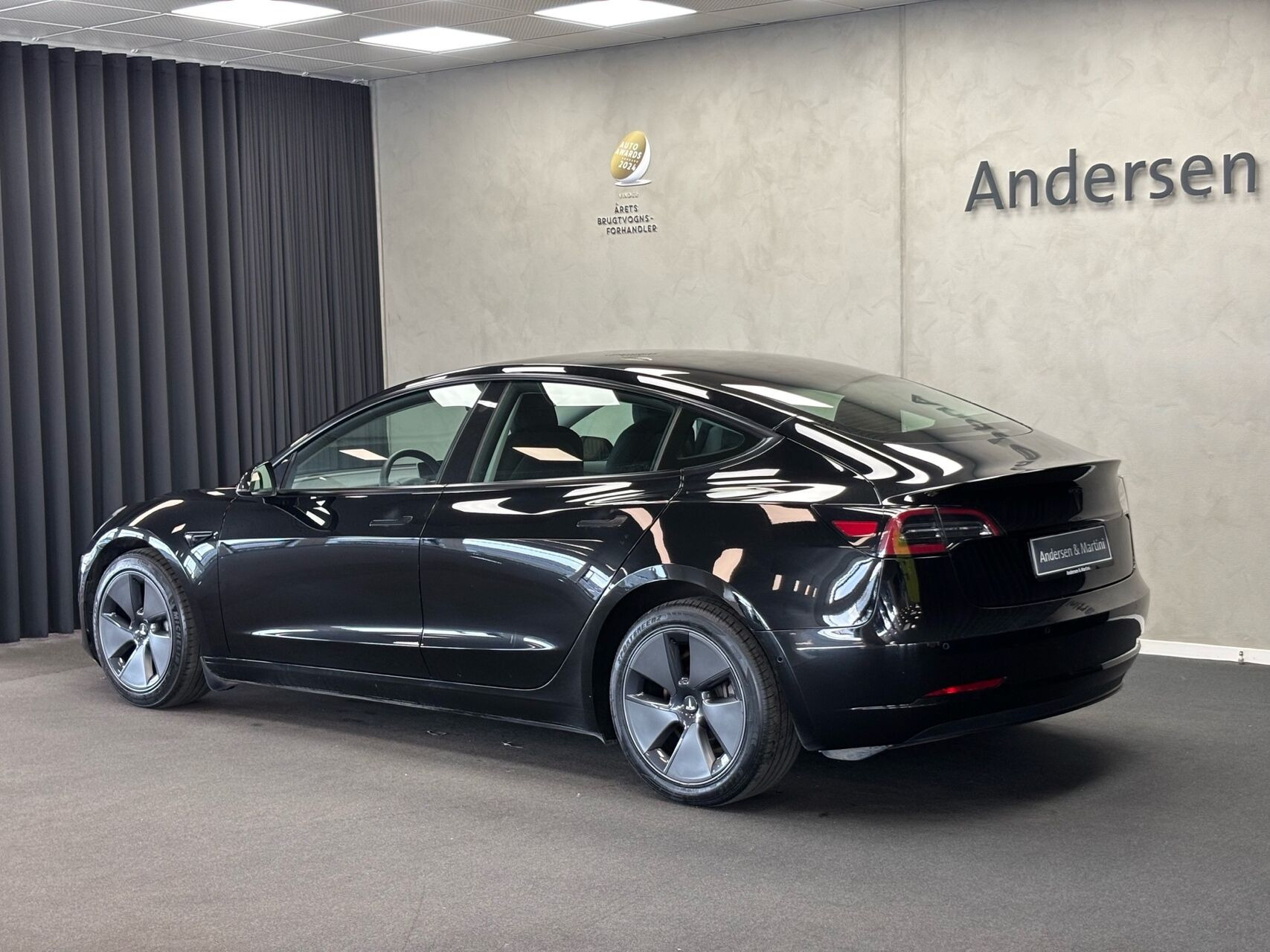 Sort Tesla Model 3 fra 2022