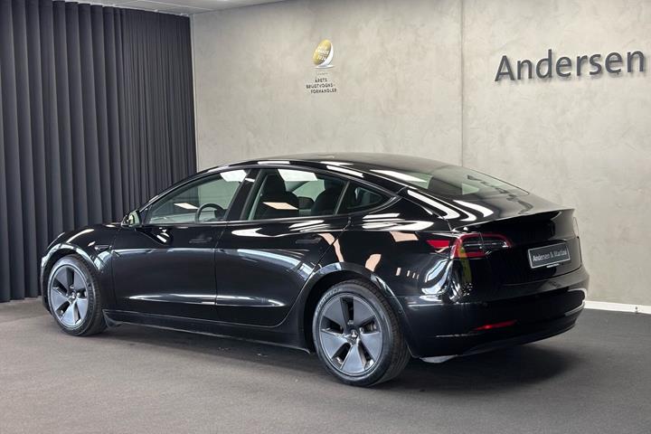 Sort Tesla Model 3 fra 2022