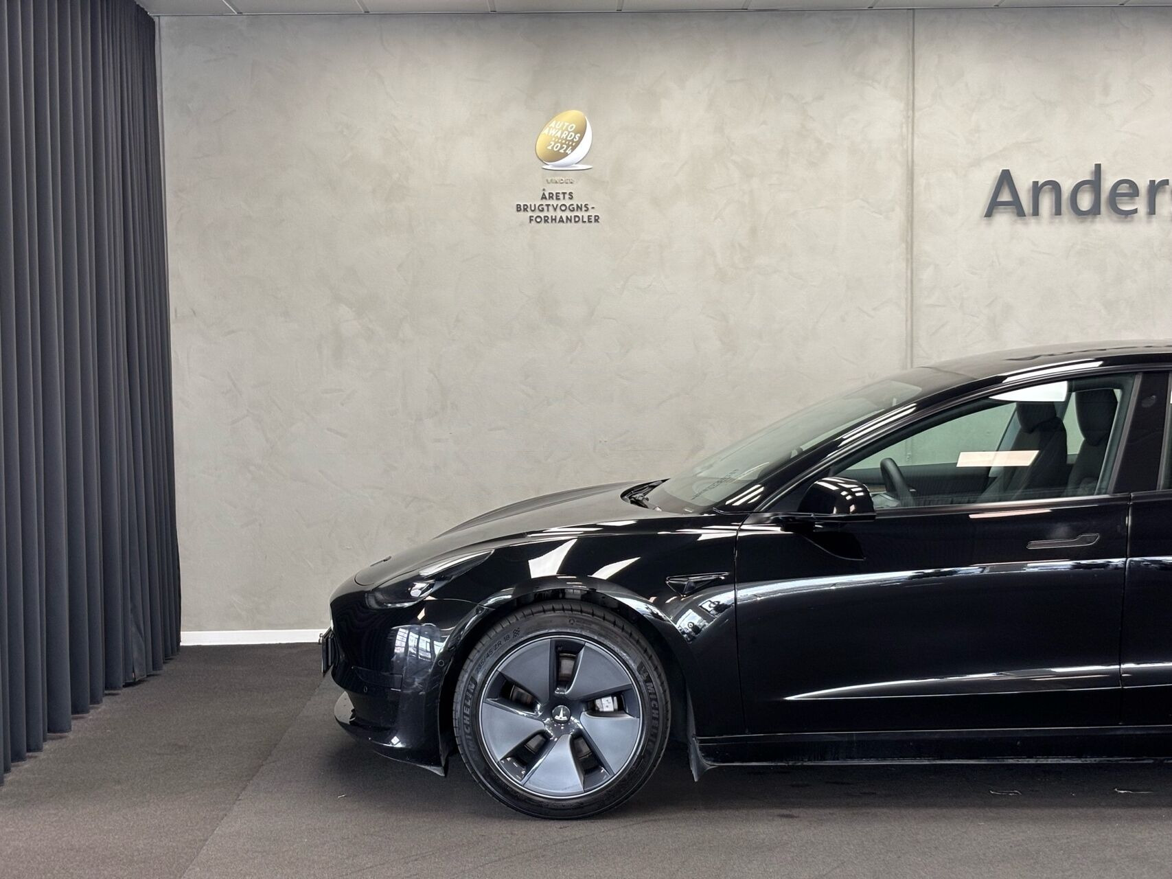 Sort Tesla Model 3 fra 2022