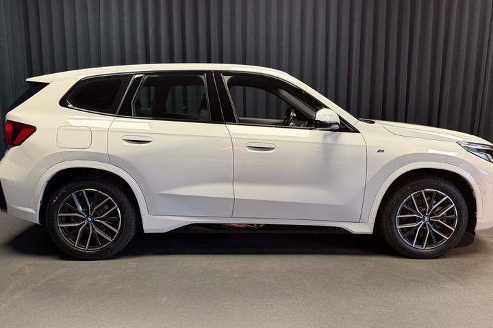 Hvid BMW iX1 fra 2024