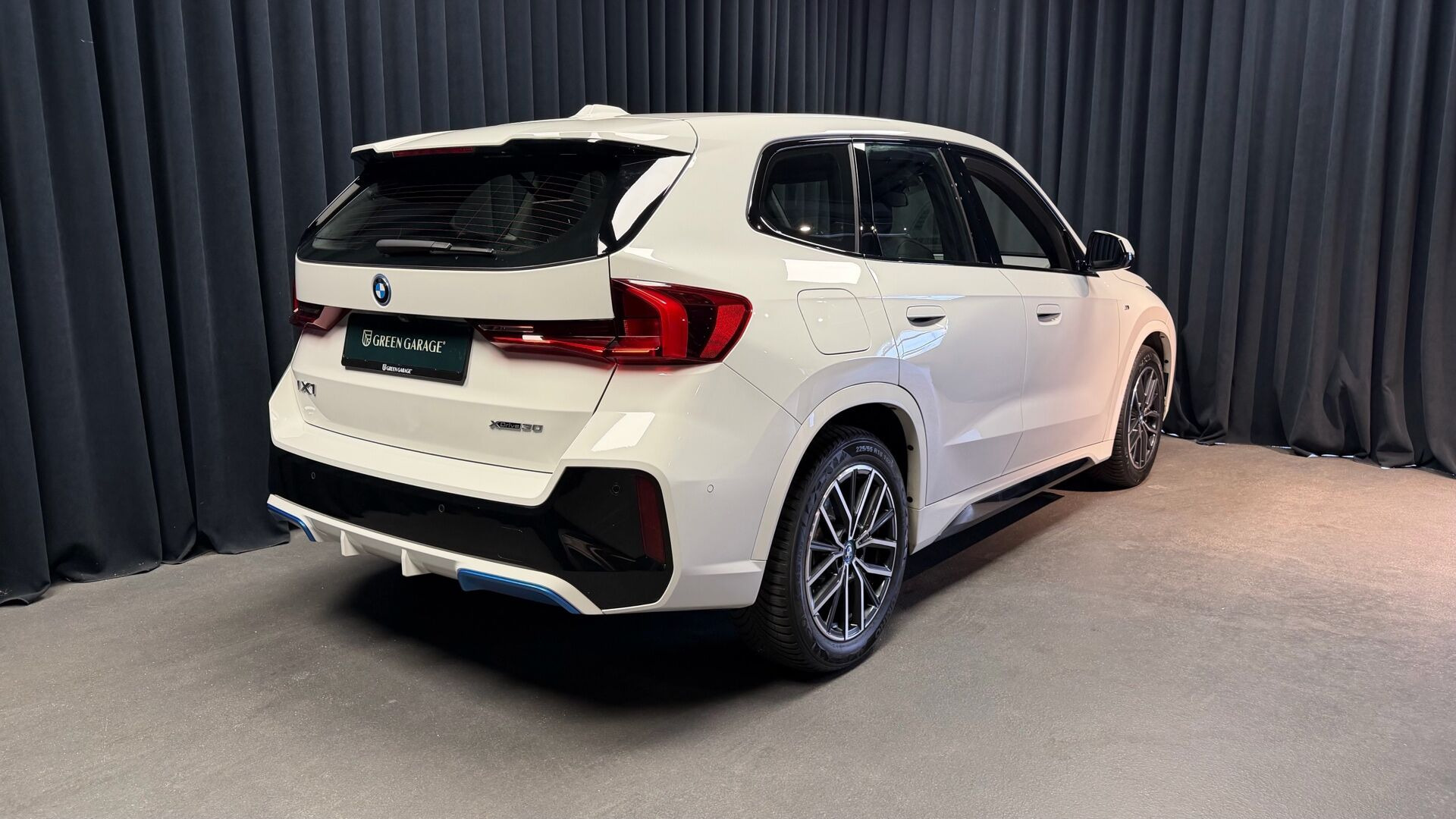 Hvid BMW iX1 fra 2024