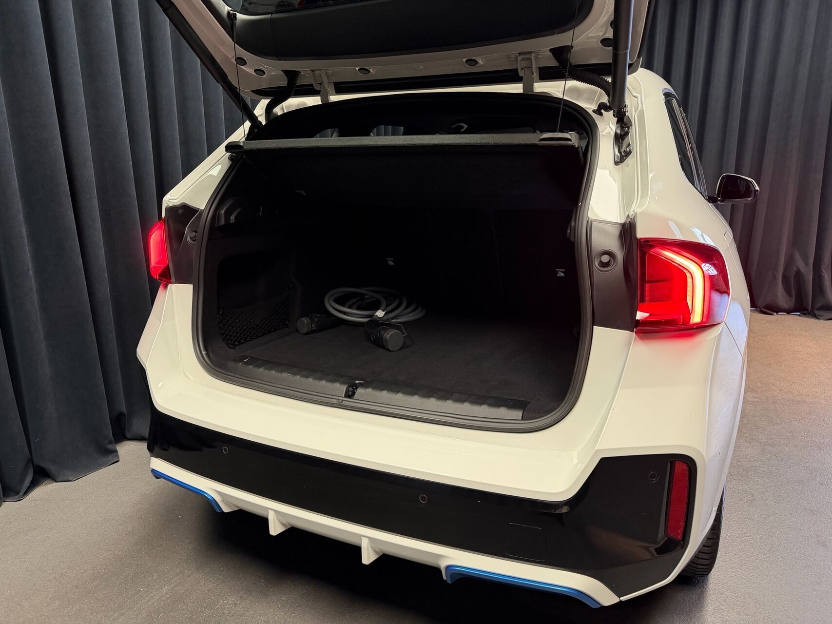 Hvid BMW iX1 fra 2024