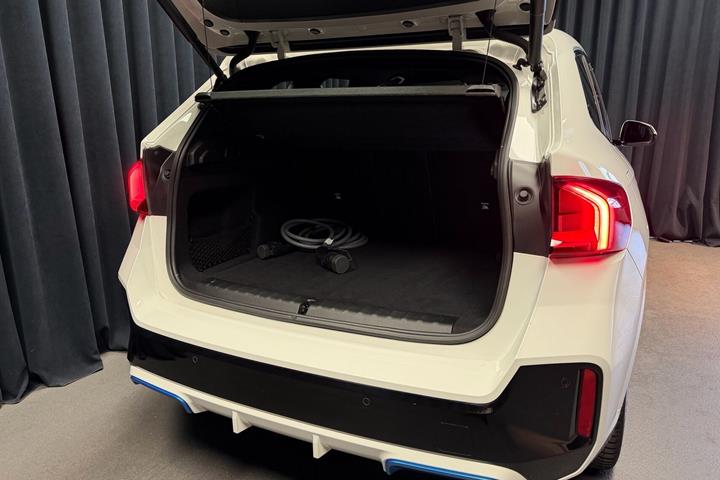 Hvid BMW iX1 fra 2024