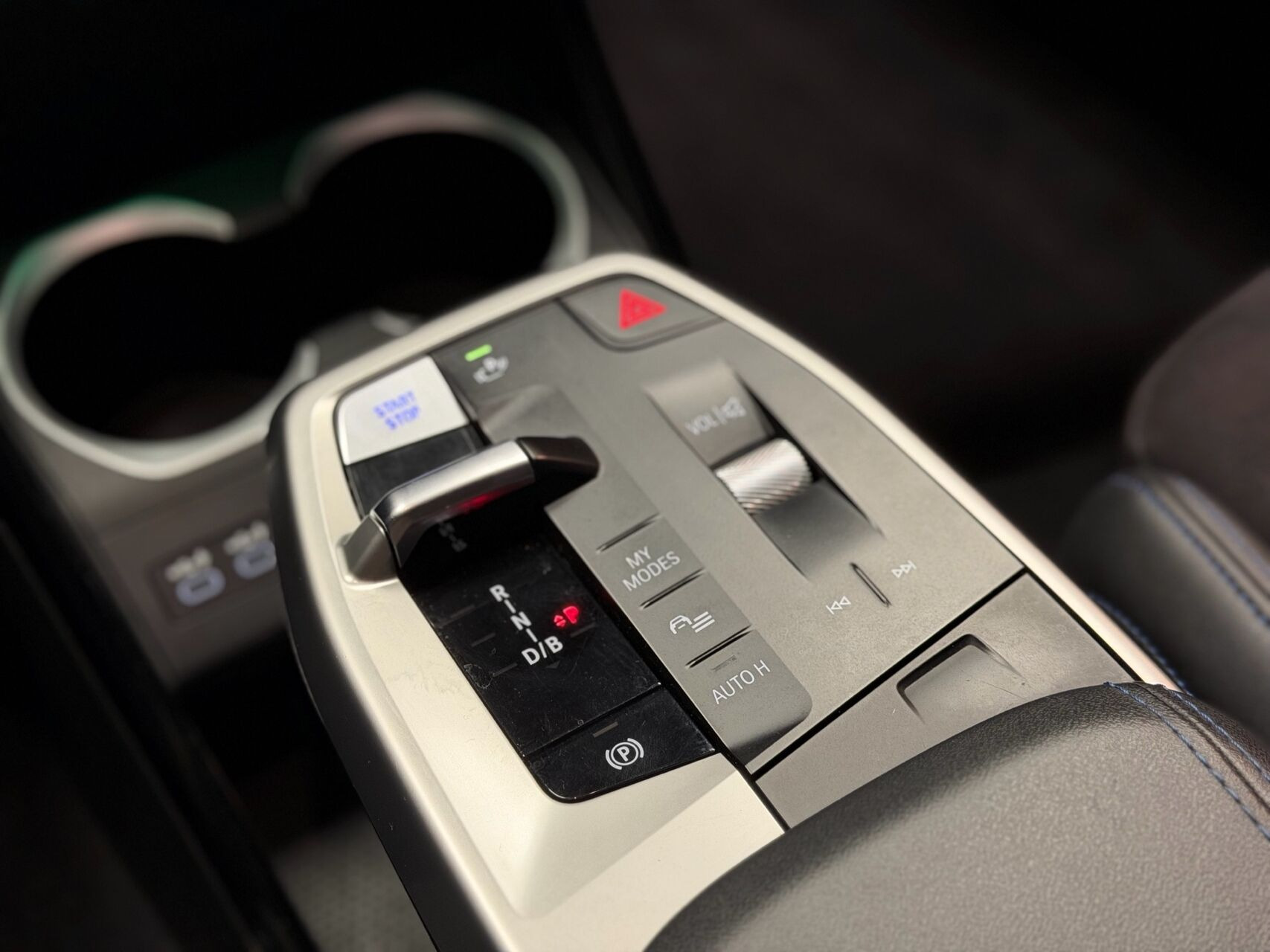 Hvid BMW iX1 fra 2024