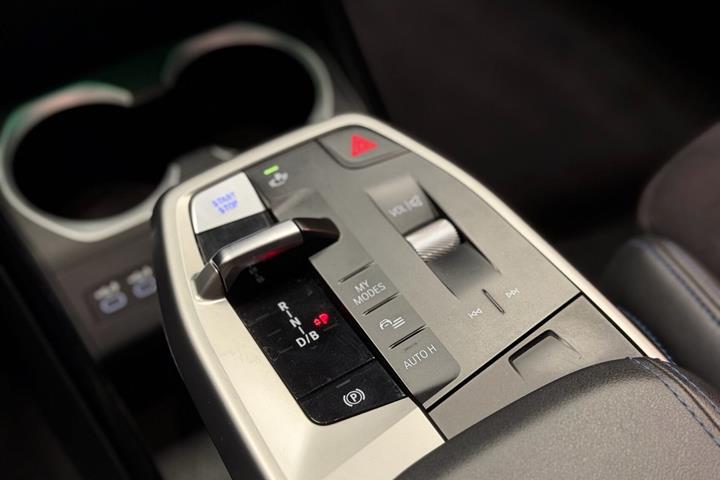 Hvid BMW iX1 fra 2024