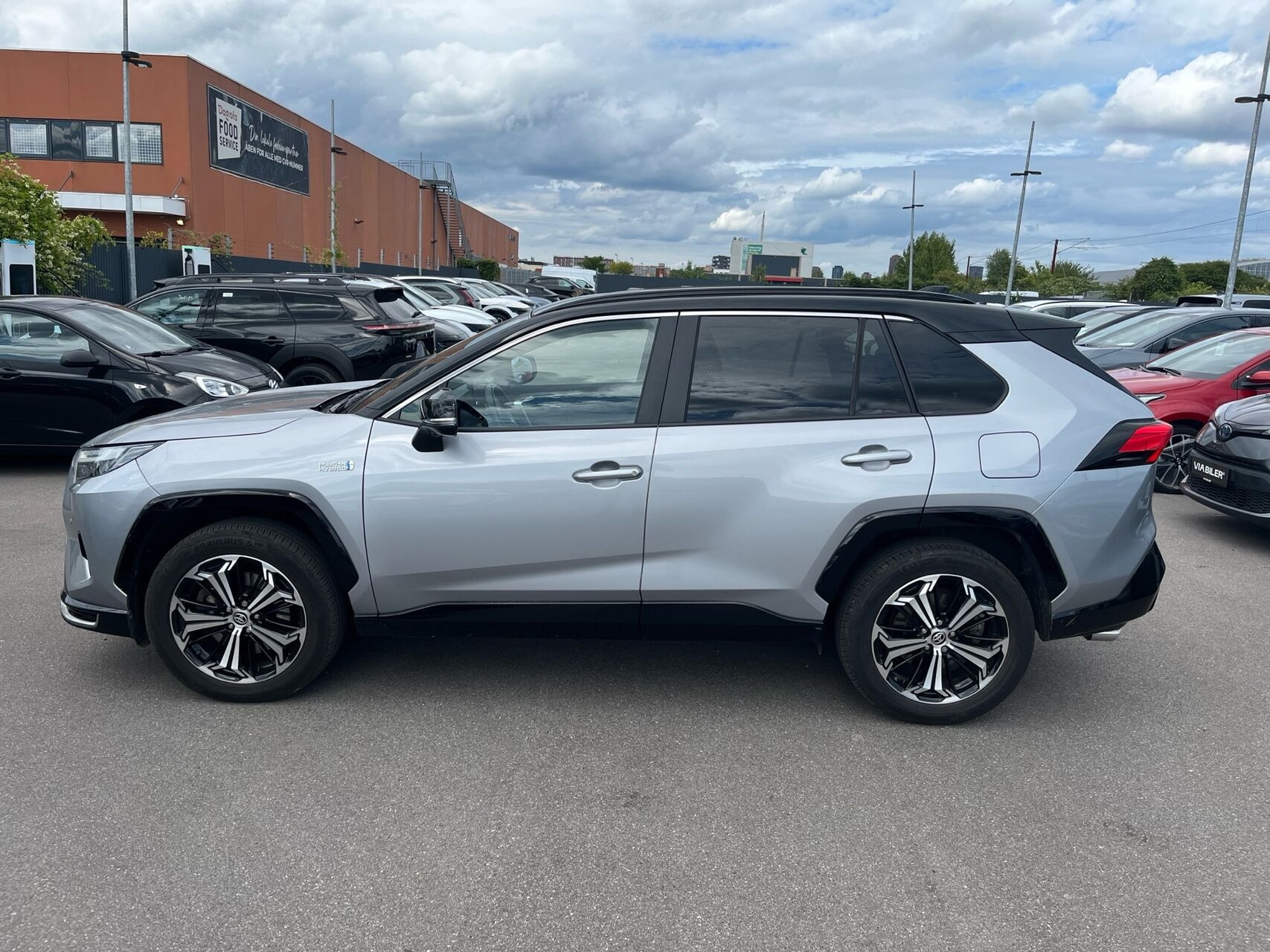 Grå Toyota RAV4 Plug-in fra 2023