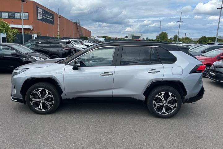 Grå Toyota RAV4 Plug-in fra 2023