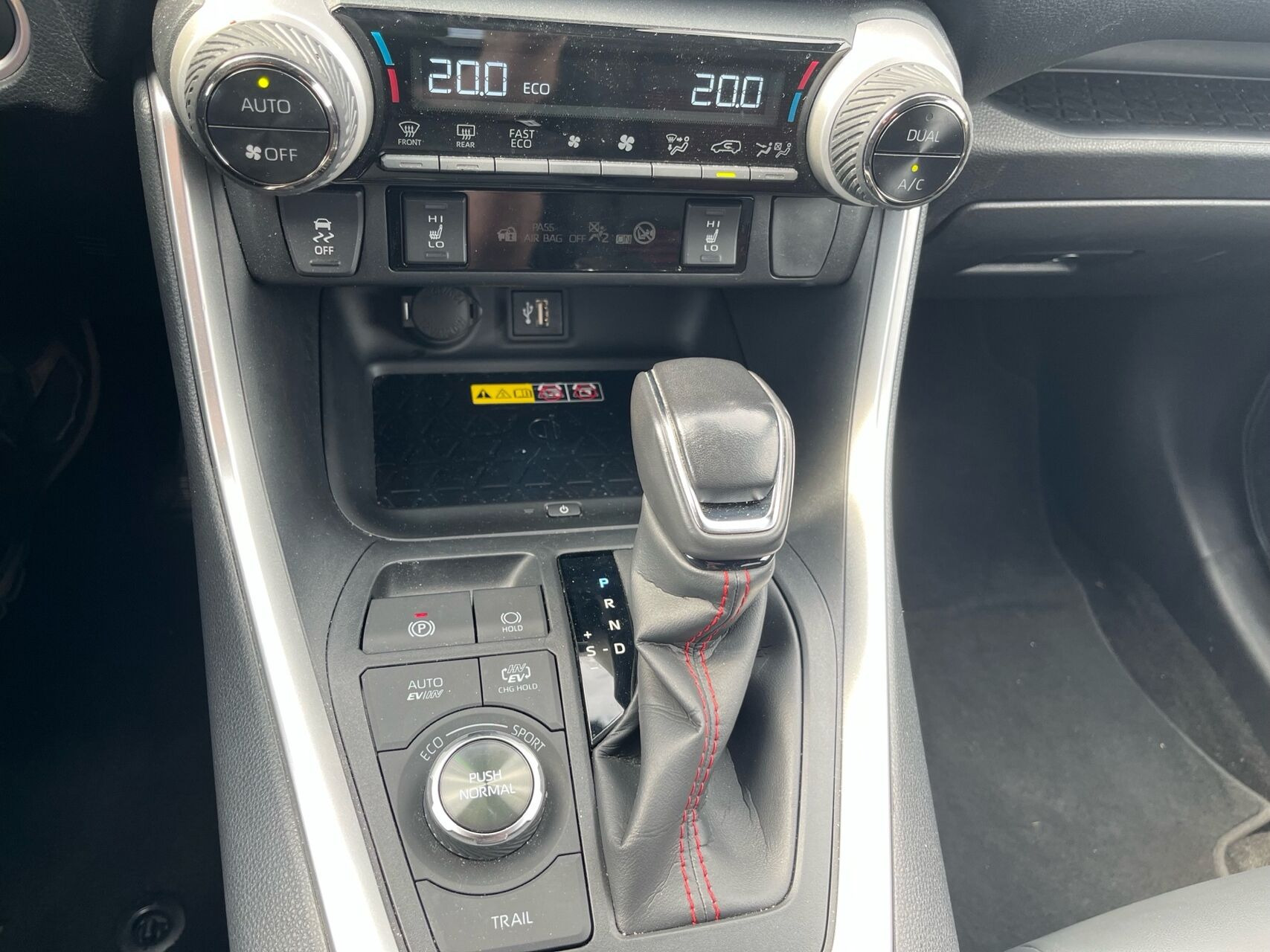 Grå Toyota RAV4 Plug-in fra 2023