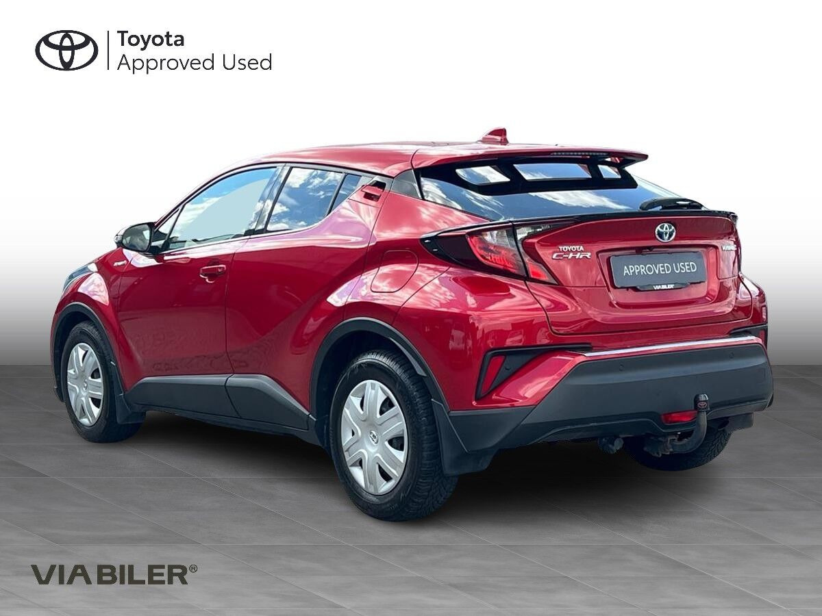 Rød Toyota C-HR fra 2020