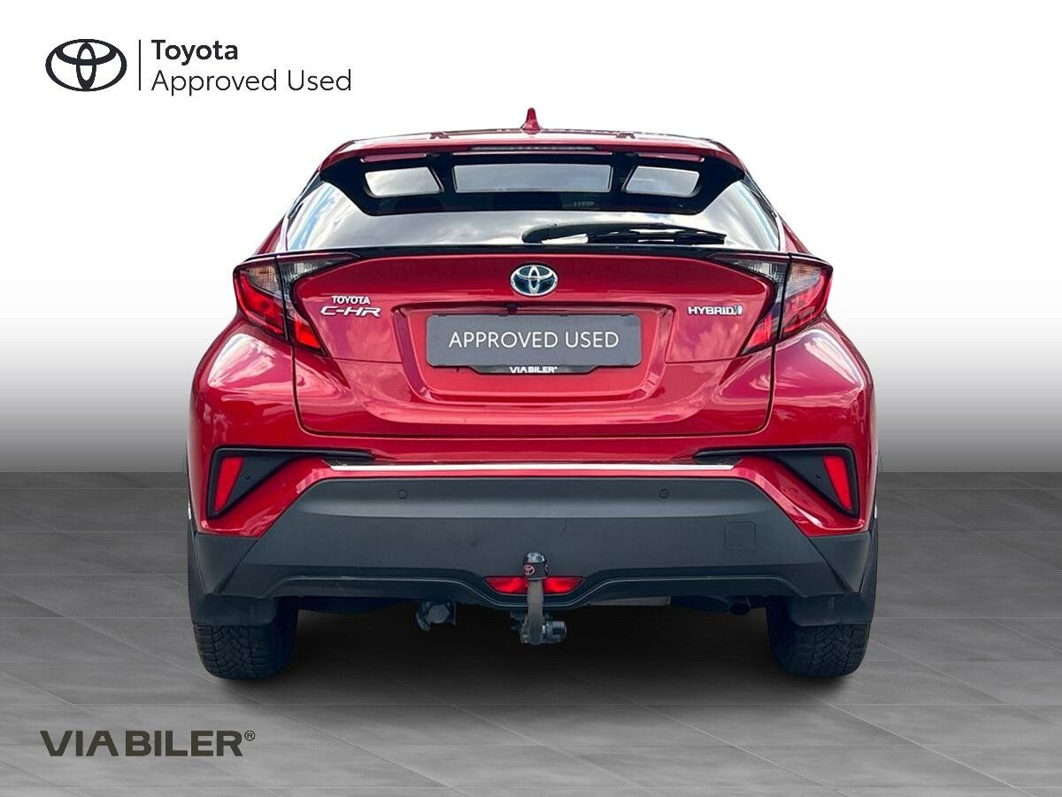 Rød Toyota C-HR fra 2020