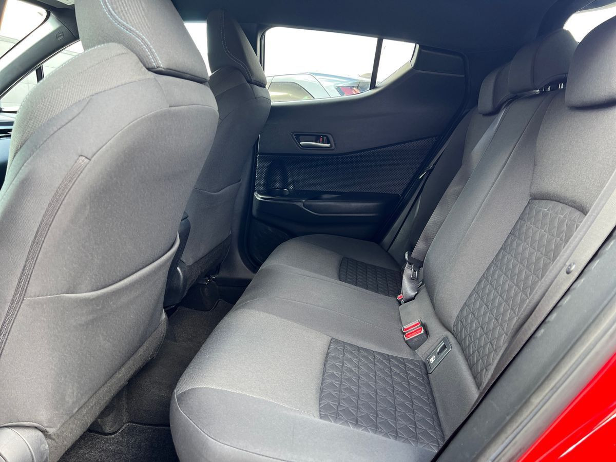 Rød Toyota C-HR fra 2020
